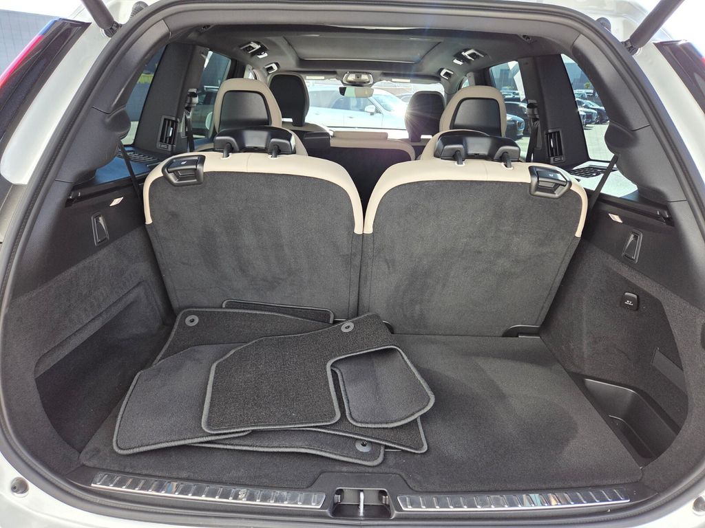 2026 Volvo XC90 Core - Photo 17