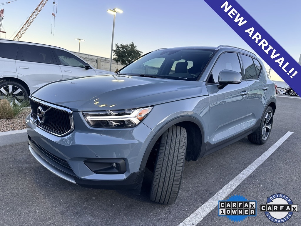 Used 2021 Volvo XC40 T4 Momentum SUV