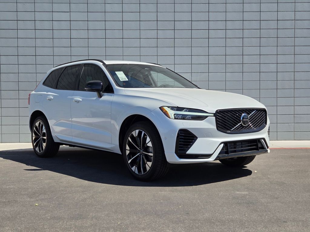 2026 Volvo XC60 Plus - Photo 5