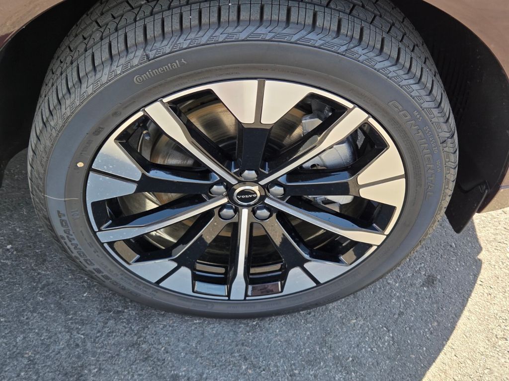 2026 Volvo XC60 Plus - Photo 9