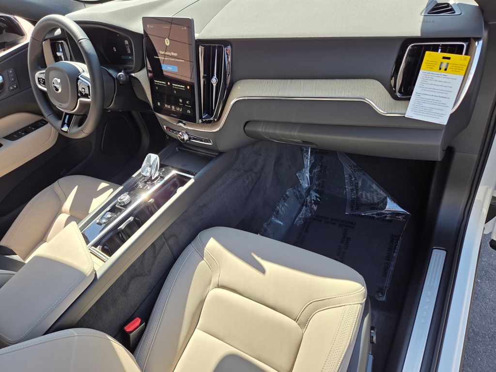 2026 Volvo XC60 Plus - Photo 23