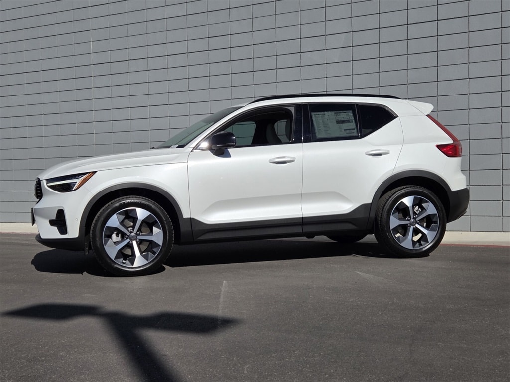 New 2026 Volvo XC40 B5 Plus SUV