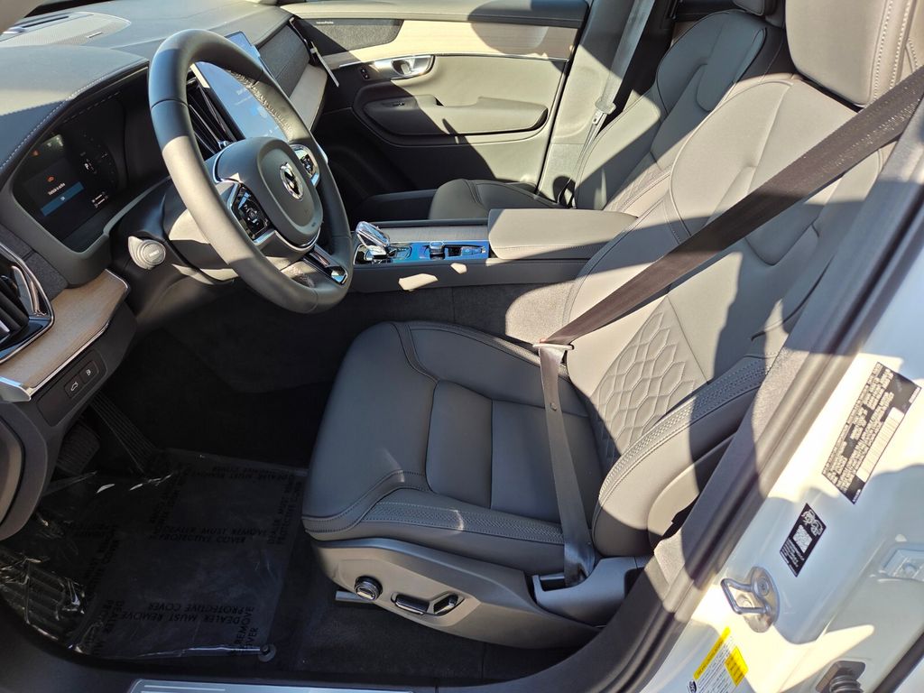 2026 Volvo XC90 Plus - Photo 13