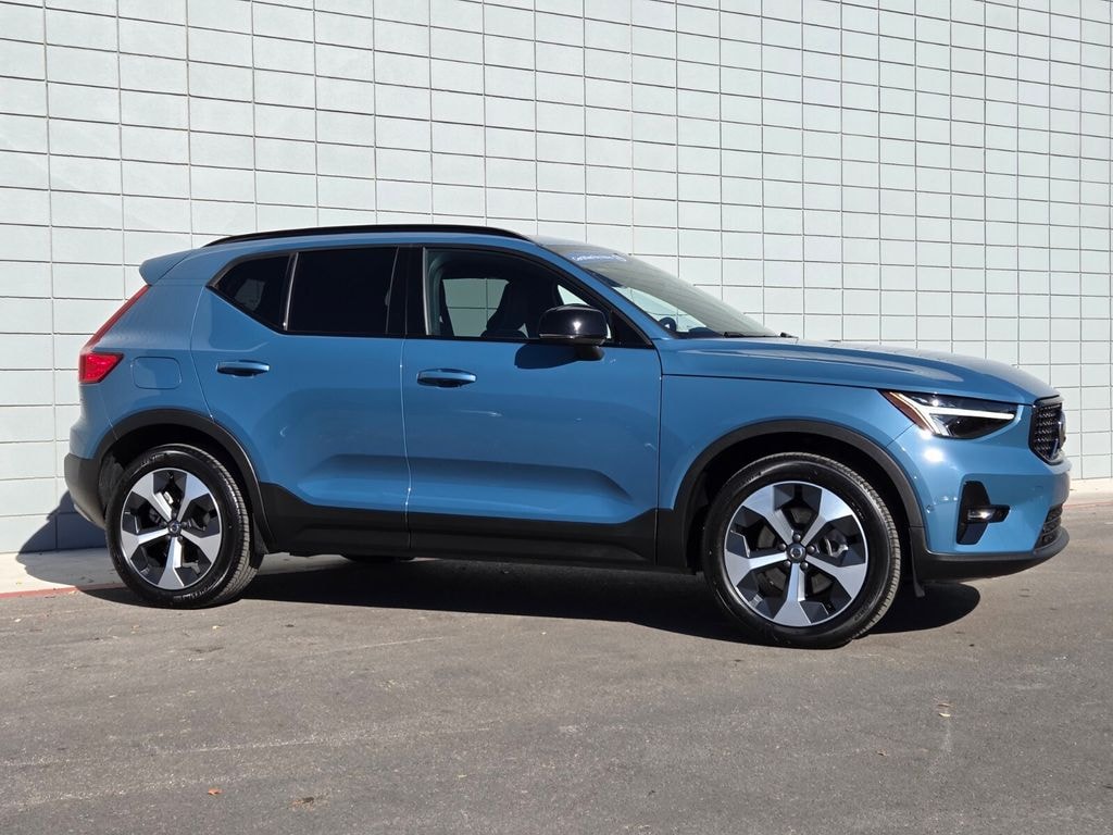 Certified 2025 Volvo XC40 B5 Plus Dark Theme SUV