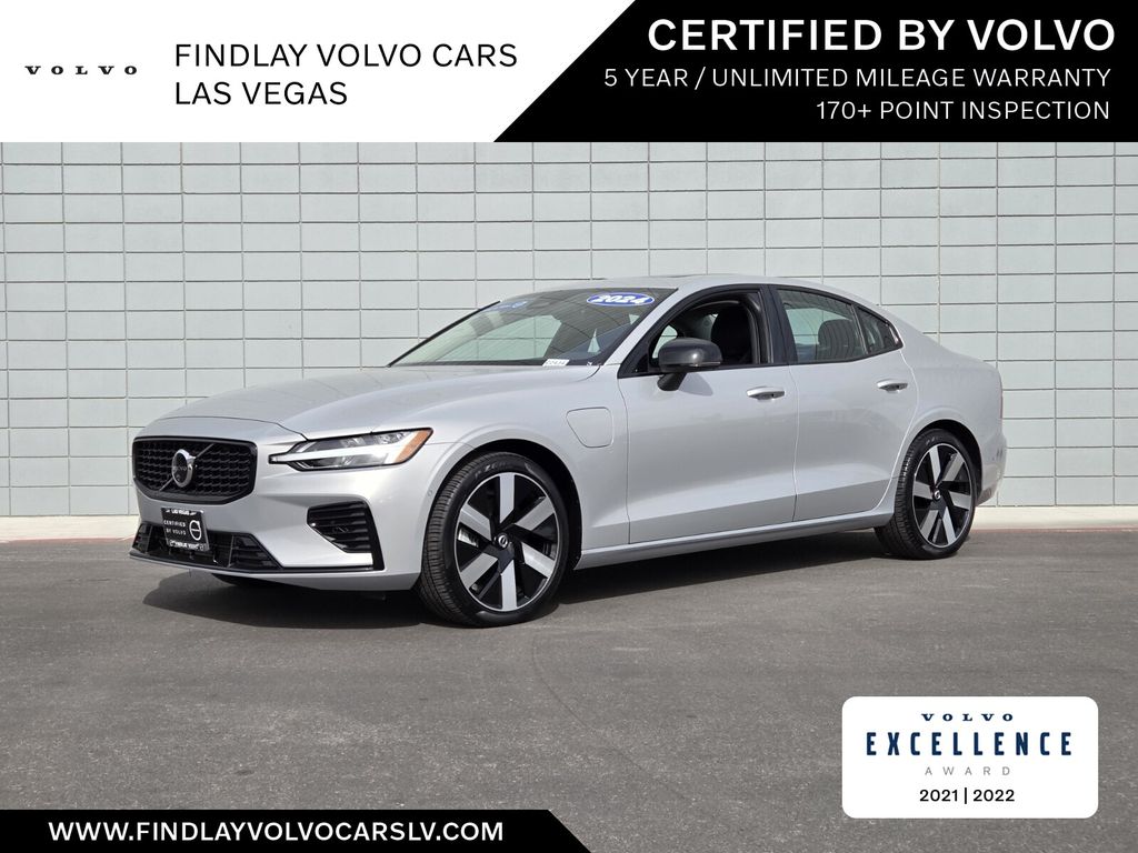 2024 Volvo S60 Plus's photo