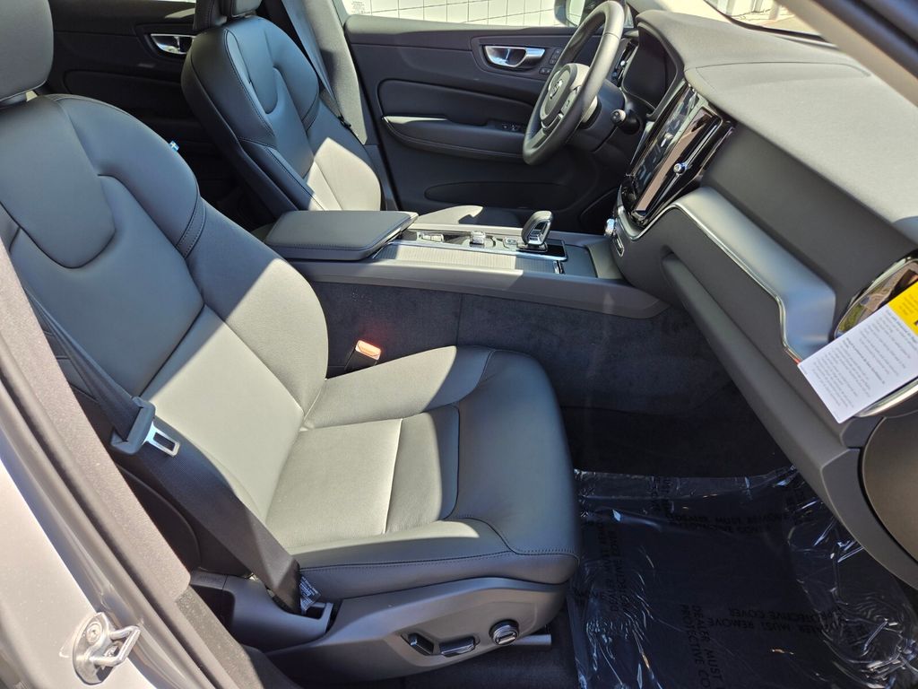 2025 Volvo XC60 Core - Photo 19