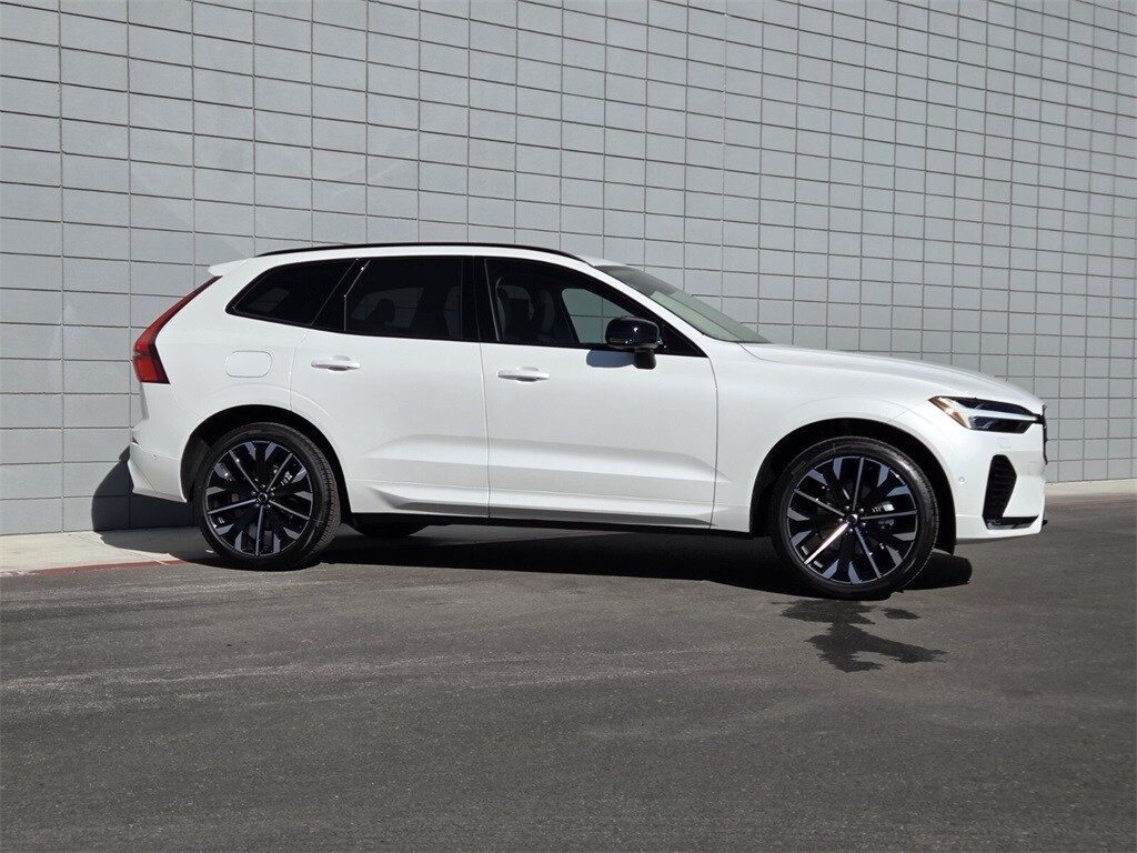 2026 Volvo XC60 B5 photo 4