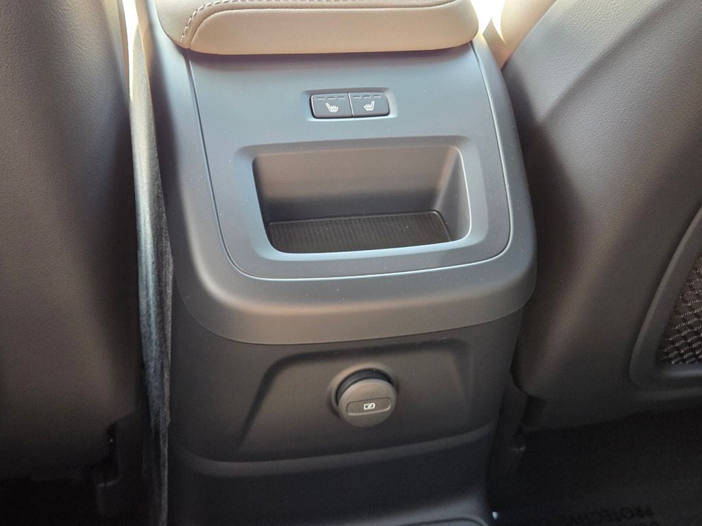 2026 Volvo XC60 Plus - Photo 16