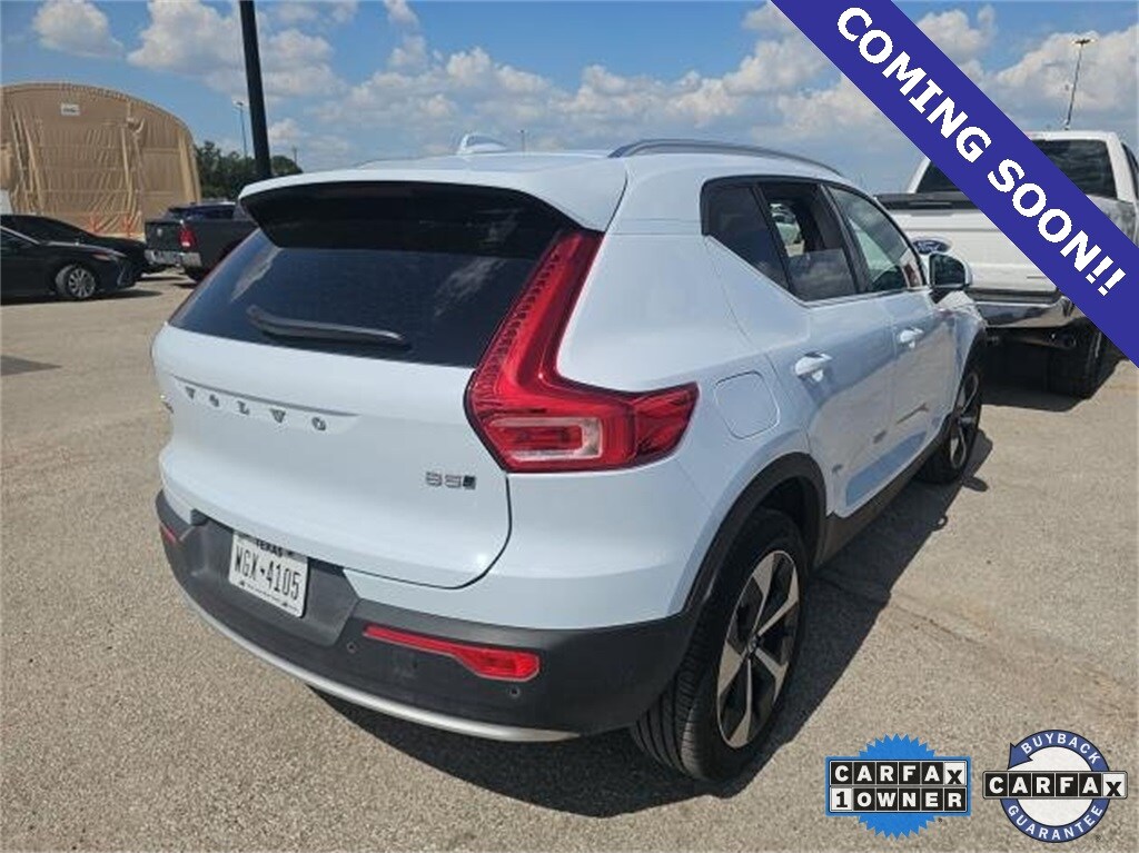 2025 Volvo XC40 Plus photo 3