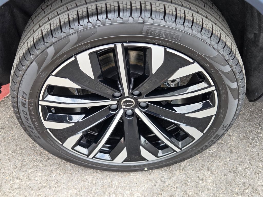 2026 Volvo XC90 Plus - Photo 10