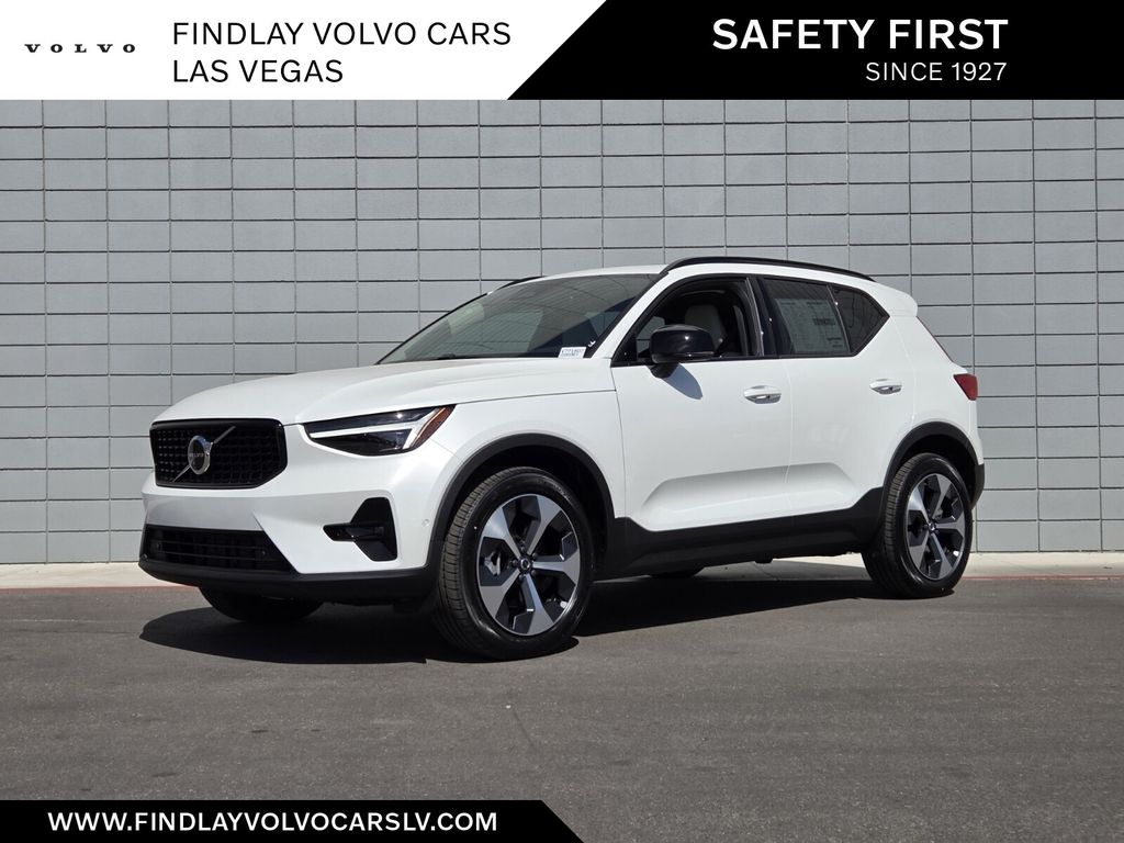 2026 Volvo XC40 SUV 