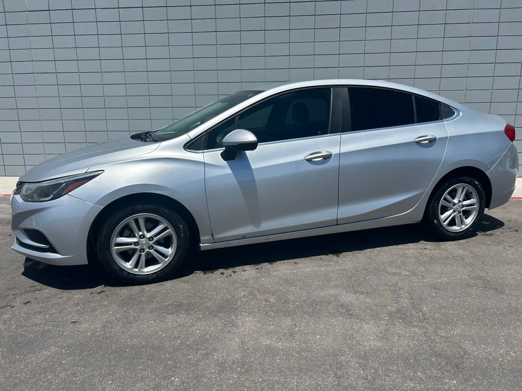 2017 Chevrolet Cruze LT Auto's photo