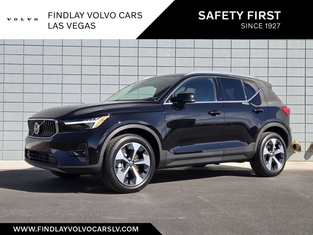 New 2025 Volvo XC40 B5 Plus Bright Theme SUV
