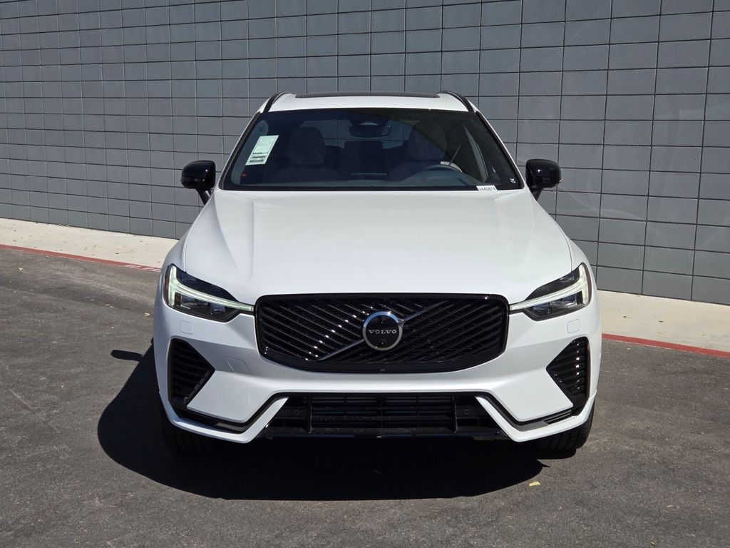 2026 Volvo XC60 Plus - Photo 8