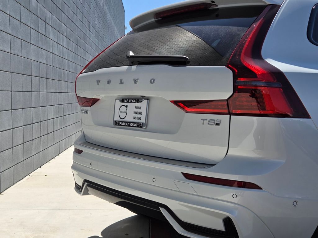 2026 Volvo XC60 Plus - Photo 11