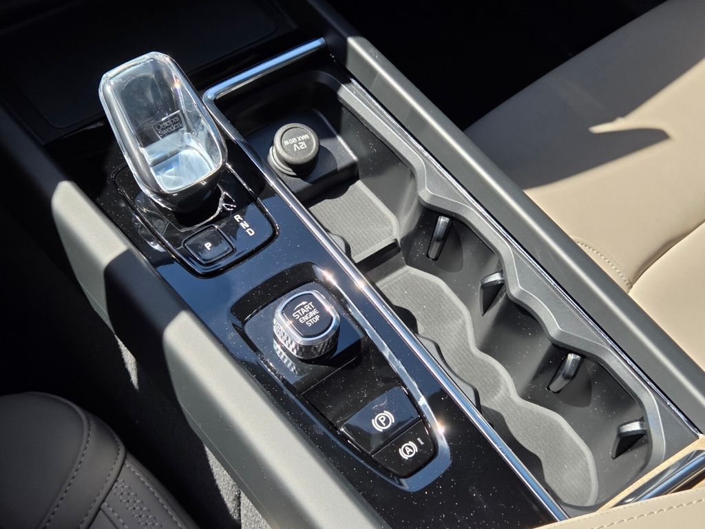 2026 Volvo XC60 Plus - Photo 31