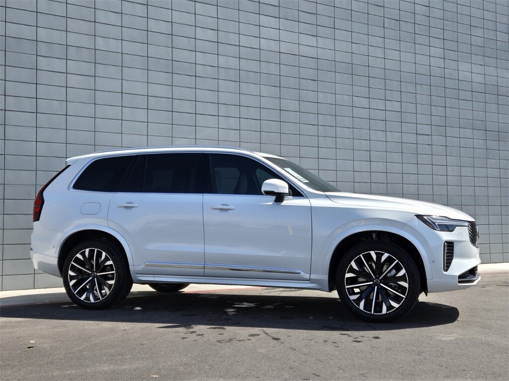 2025 Volvo XC90 Plus photo 3