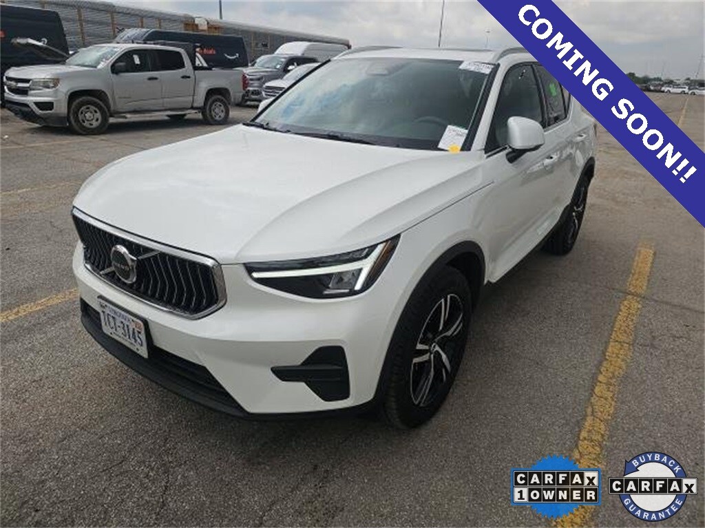 2025 Volvo XC40 Core photo 3