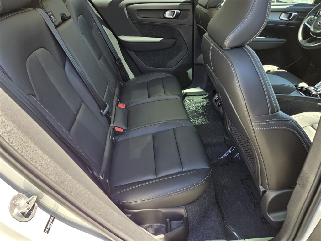 2025 Volvo XC40 Ultra - Photo 16