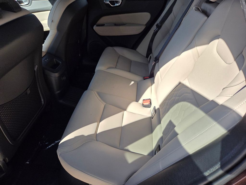 2026 Volvo XC60 Plus - Photo 15