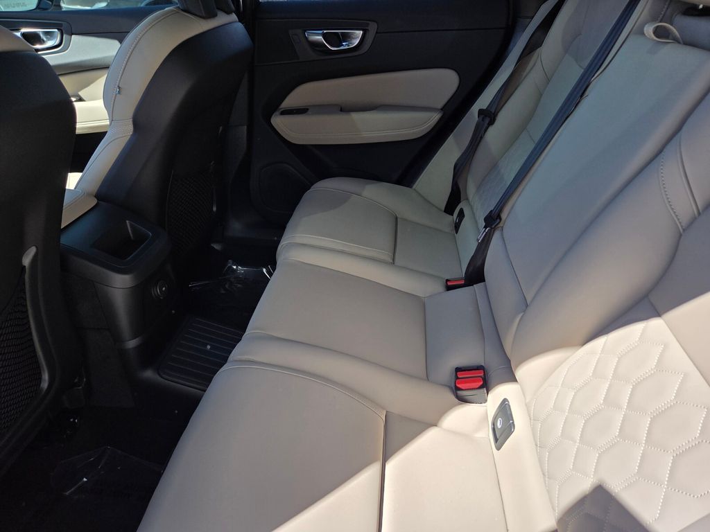 2026 Volvo XC60 Plus - Photo 15
