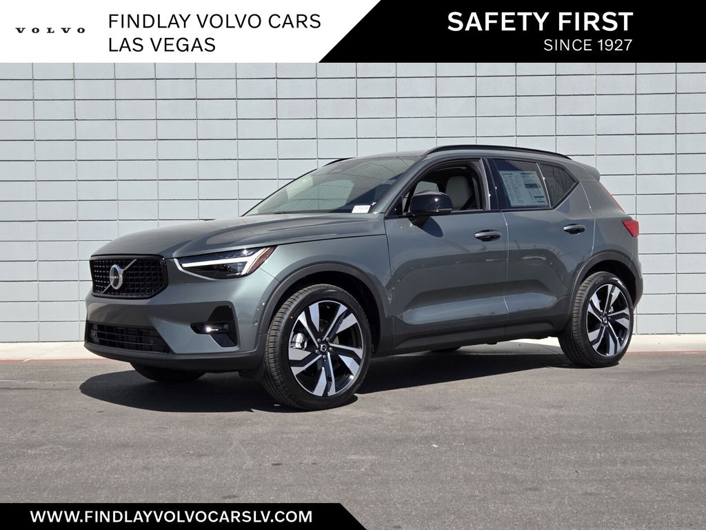 2026 Volvo XC40 SUV 