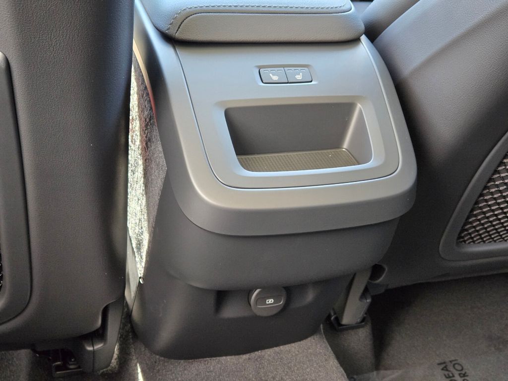 2025 Volvo XC60 Core - Photo 13