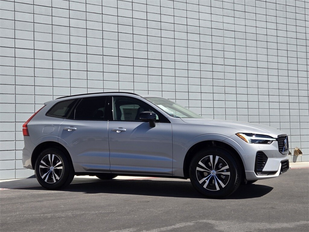 2025 Volvo XC60 B5 Core photo 4
