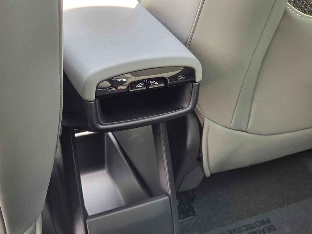 2026 Volvo EX30 Ultra - Photo 13