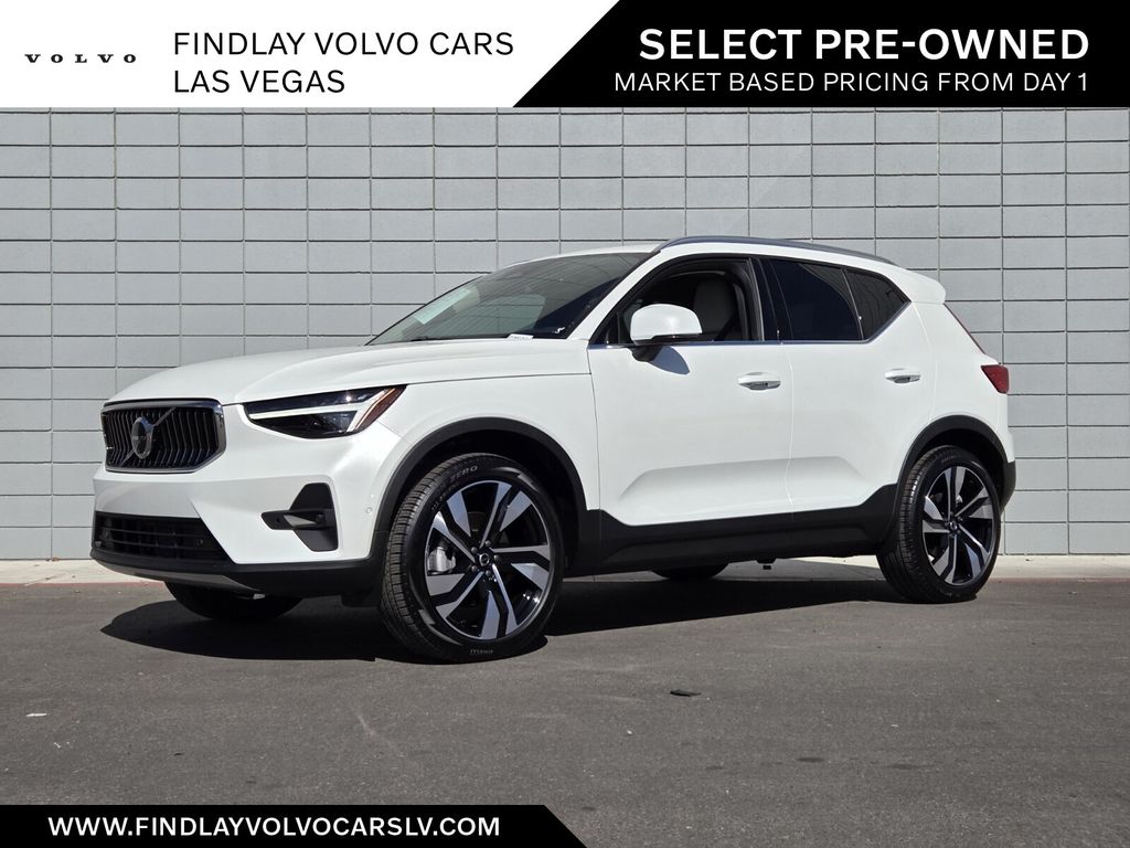 2025 Volvo XC40 SUV 