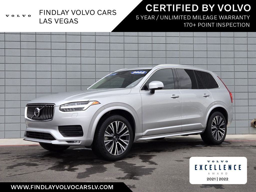2022 Volvo XC90 Momentum's photo