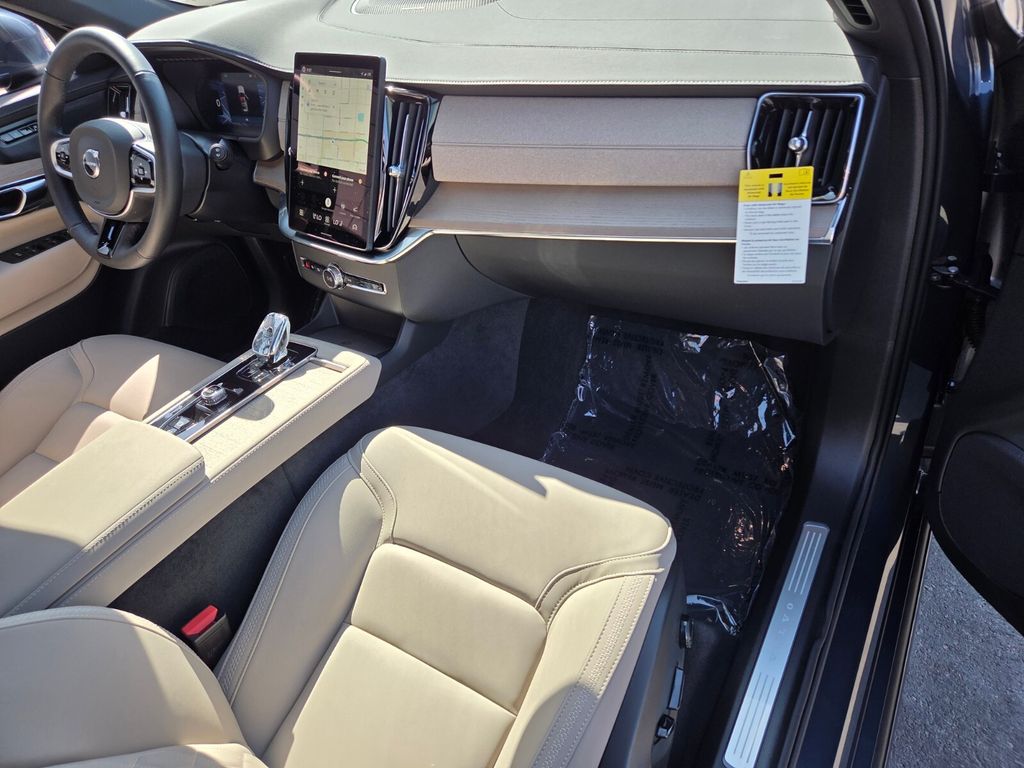 2026 Volvo XC90 Plus - Photo 23