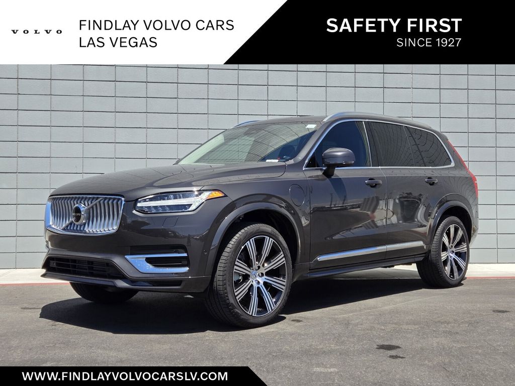 2025 Volvo XC90 plug-in hybrid SUV 