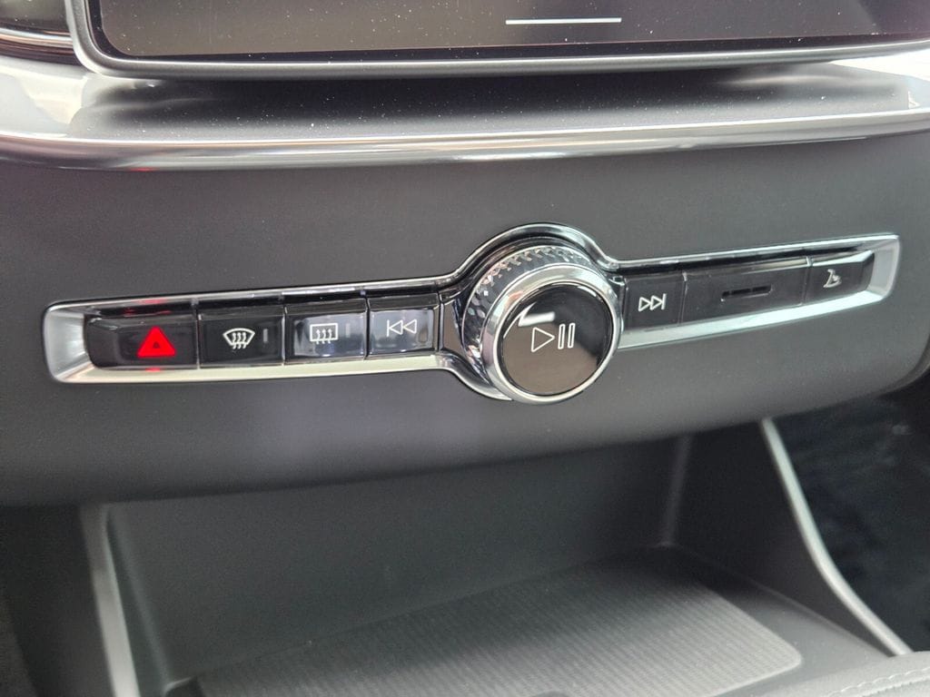 2026 Volvo XC90 Plus - Photo 31
