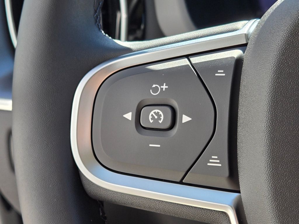 2025 Volvo XC60 Core - Photo 29