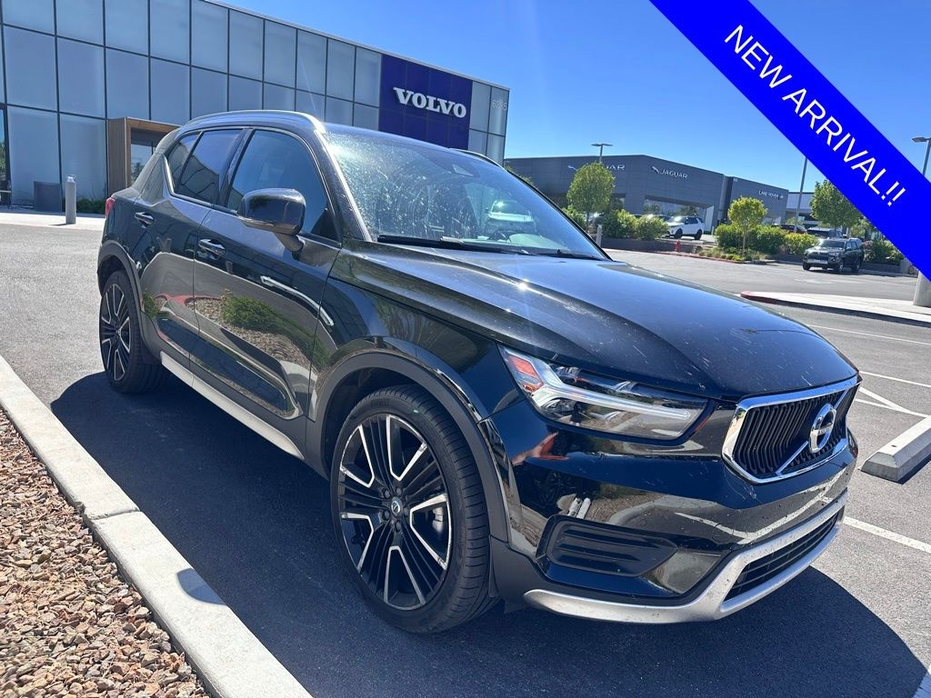 Used 2020 Volvo XC40 T4 Momentum SUV