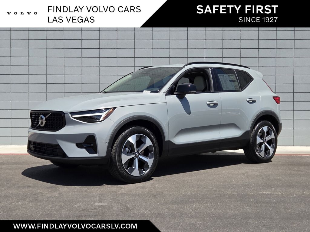 2026 Volvo XC40 SUV 
