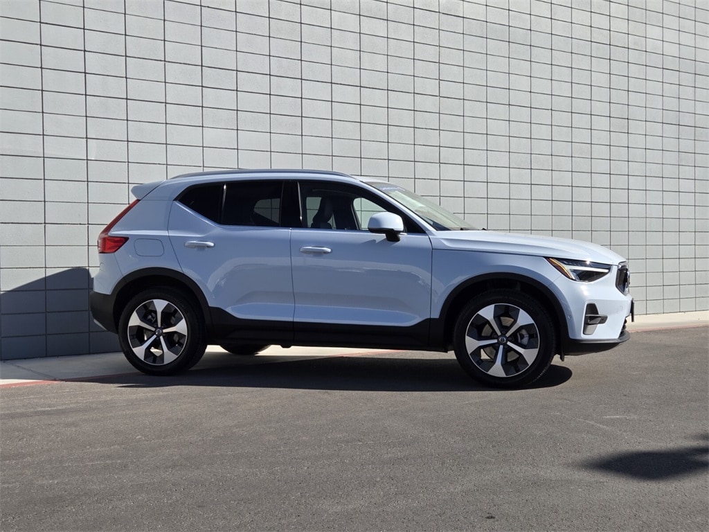 Certified 2025 Volvo XC40 B5 Plus Bright Theme SUV