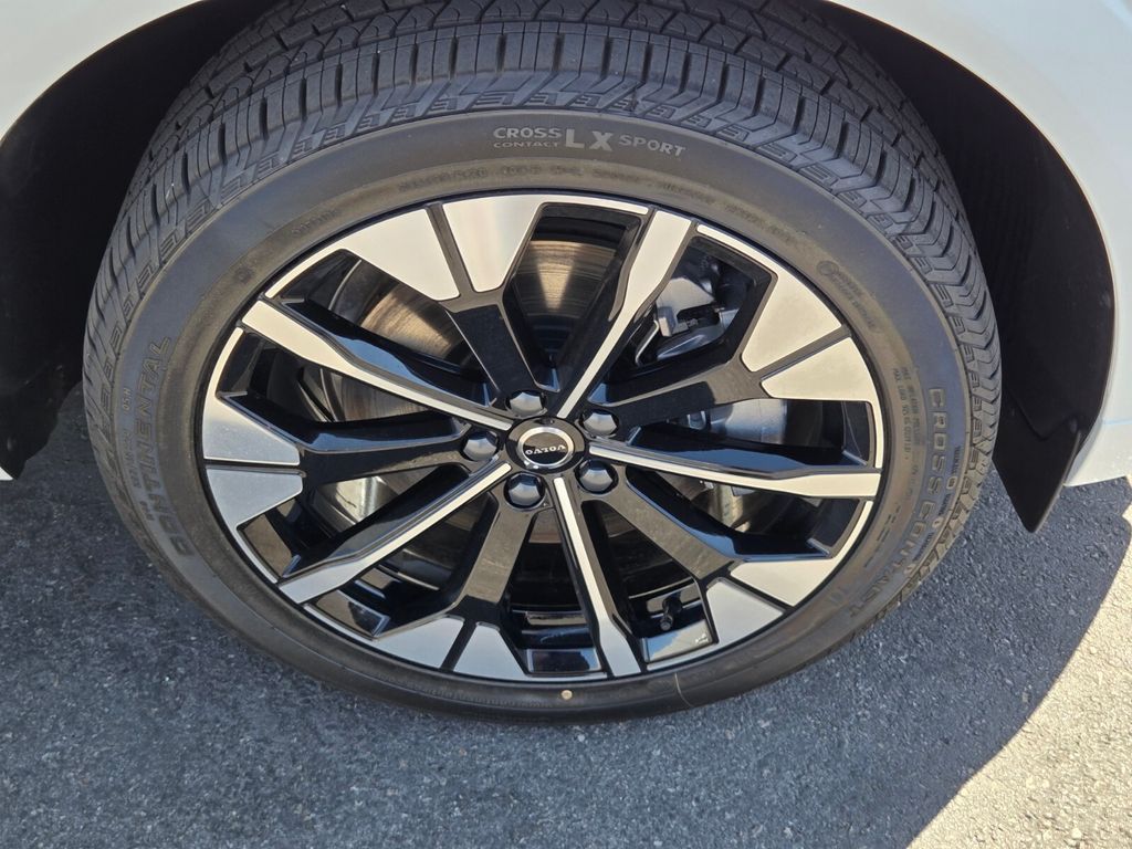 2026 Volvo XC60 Plus - Photo 9