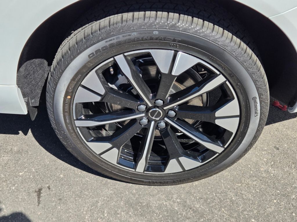 2026 Volvo XC60 Plus - Photo 4