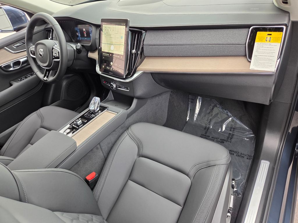 2026 Volvo XC90 Plus - Photo 24
