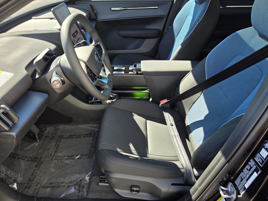 2026 Volvo EX30 Ultra - Photo 9