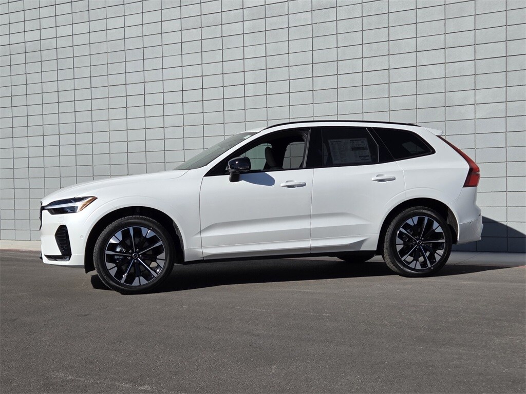 2026 Volvo XC60 B5 Plus photo 2