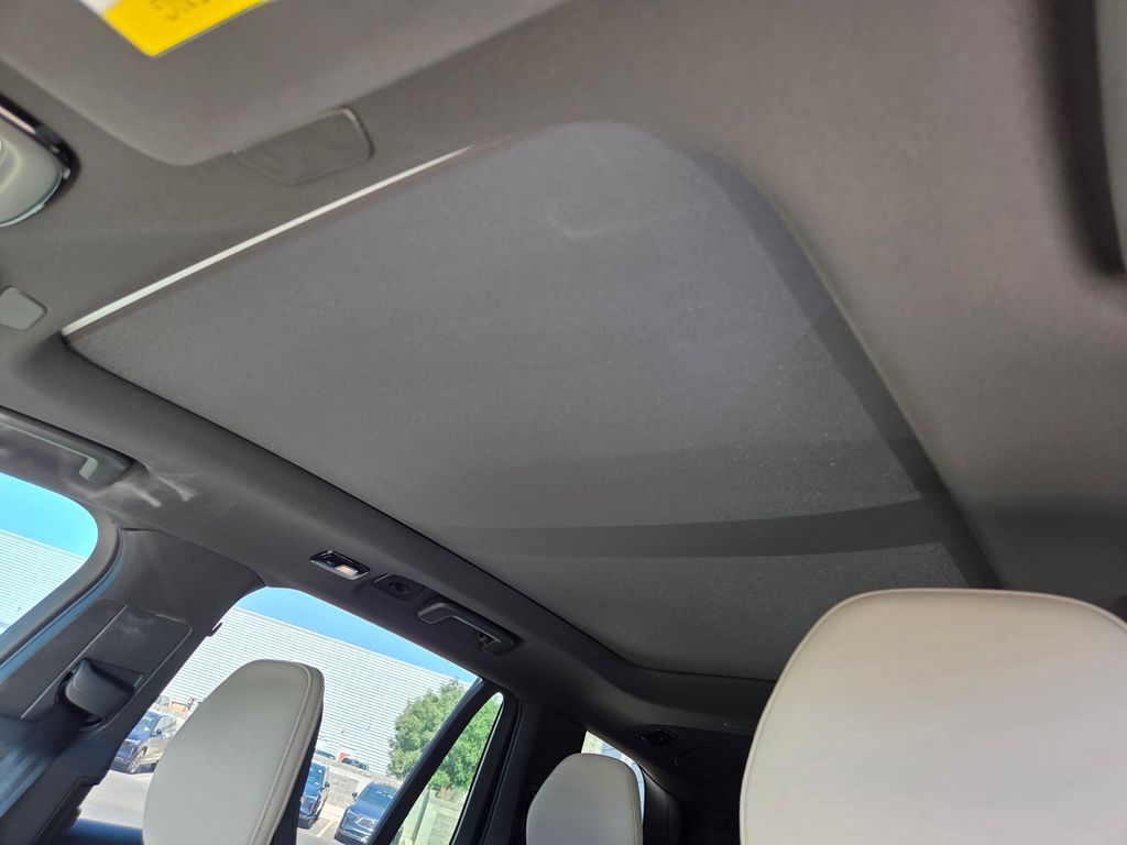 2026 Volvo XC90 Plus - Photo 14