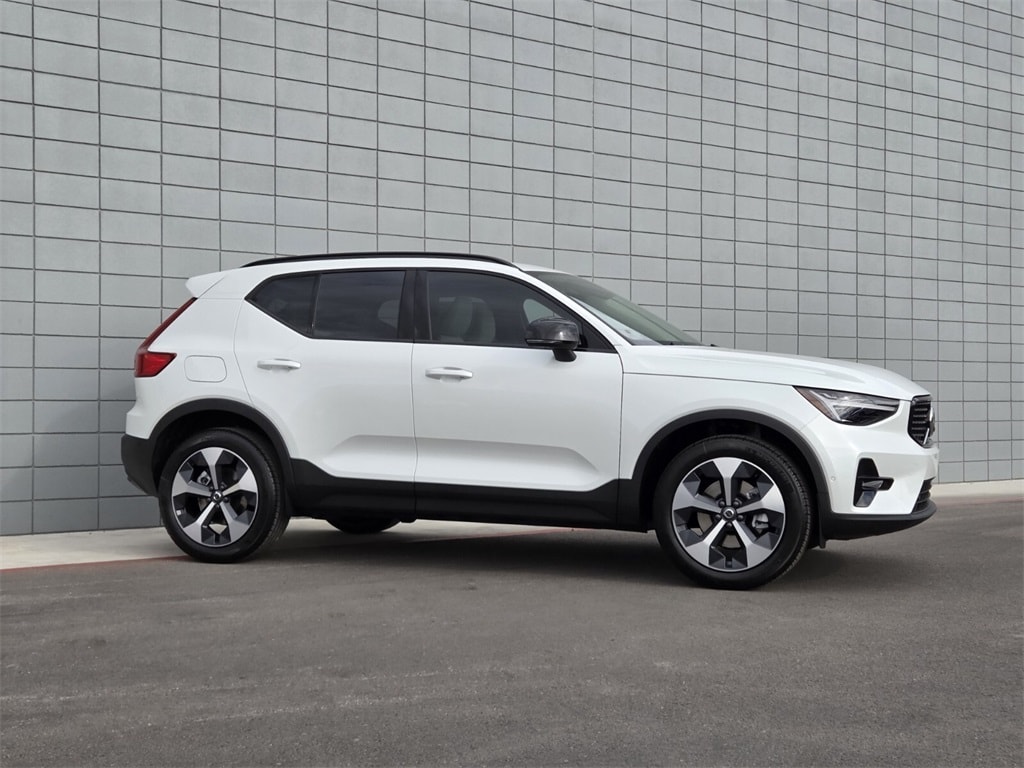 New 2026 Volvo XC40 B5 Plus SUV