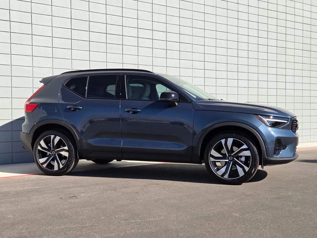 New 2026 Volvo XC40 B5 Ultra SUV