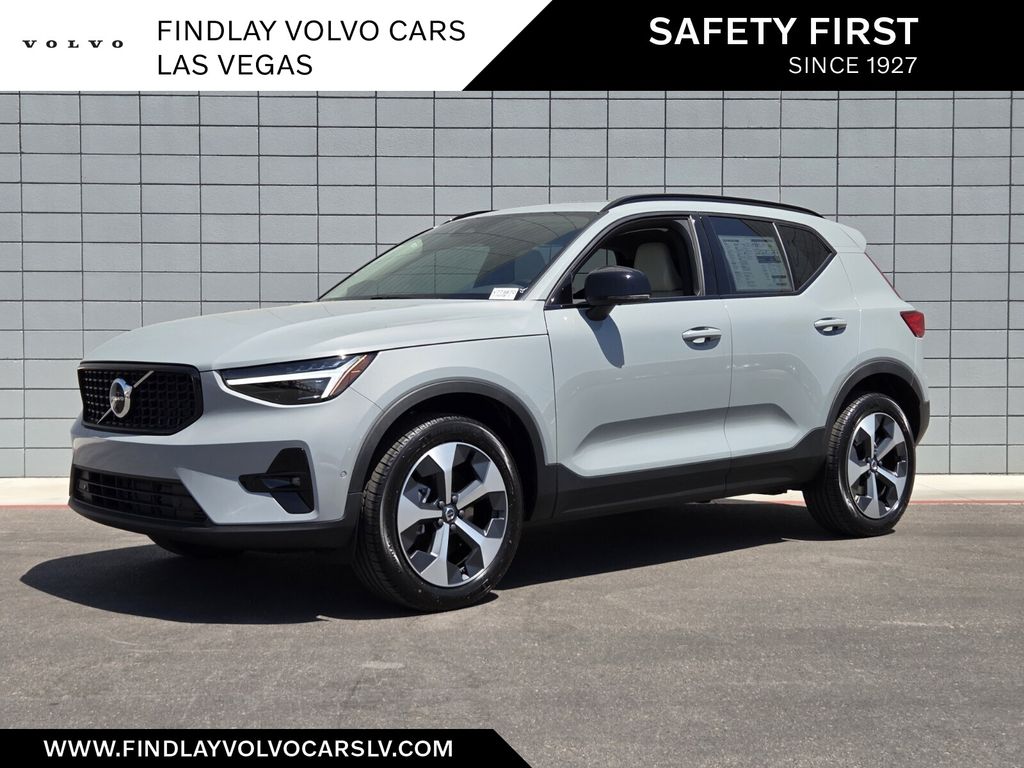 2026 Volvo XC40 B5 Plus Dark AWD's photo