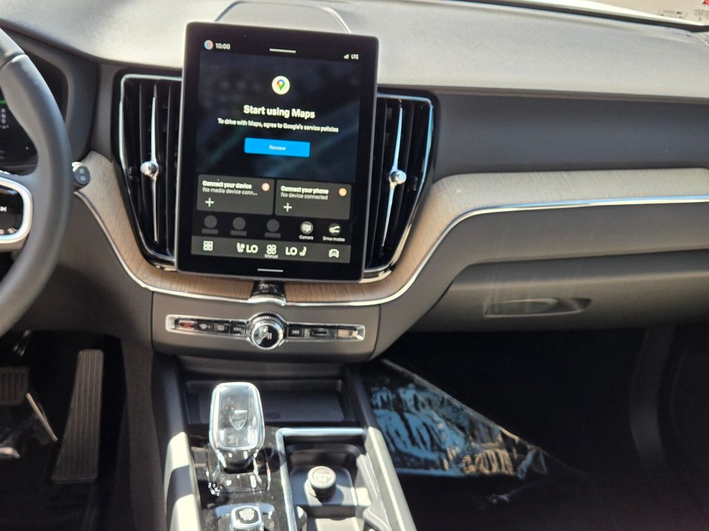 2026 Volvo XC60 Plus - Photo 17