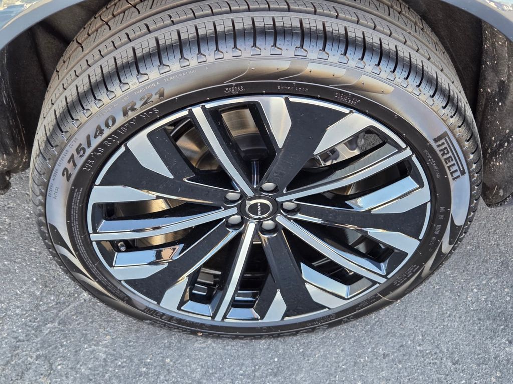 2026 Volvo XC90 Plus - Photo 10