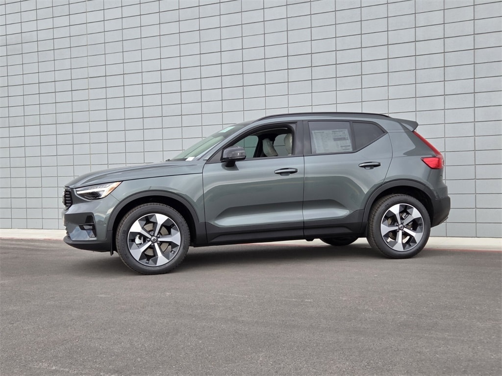 New 2026 Volvo XC40 B5 Plus SUV
